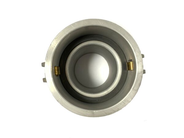 Adaptador con orejas para manguera de descarga de 4"